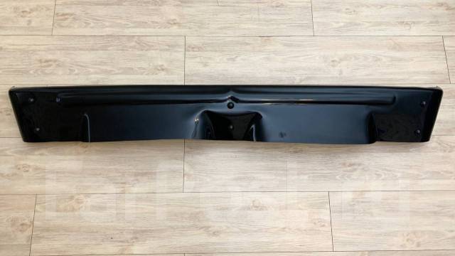 Дефлектор на лобовое стекло для Toyota Hiace 1989-2005 100