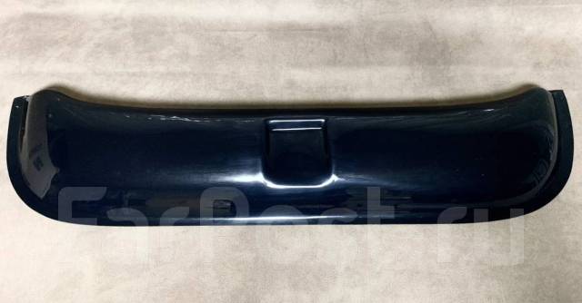 Дефлектор на люк Toyota Hilux Surf 2002-2009 210
