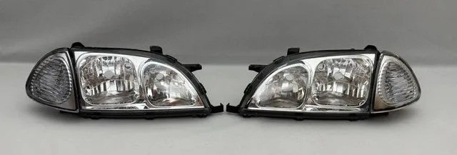 Комплект фар Toyota Caldina/Avensis 2000-2002
